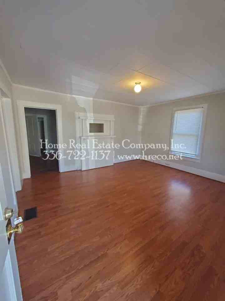 1416 Ne 24th St - Photo 3 of 10