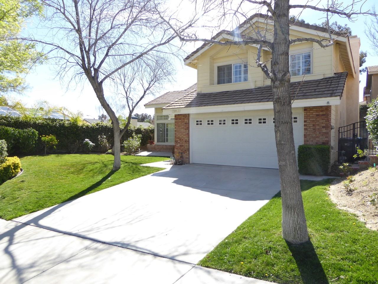 22010 Grovepark Dr - Photo 2 of 11