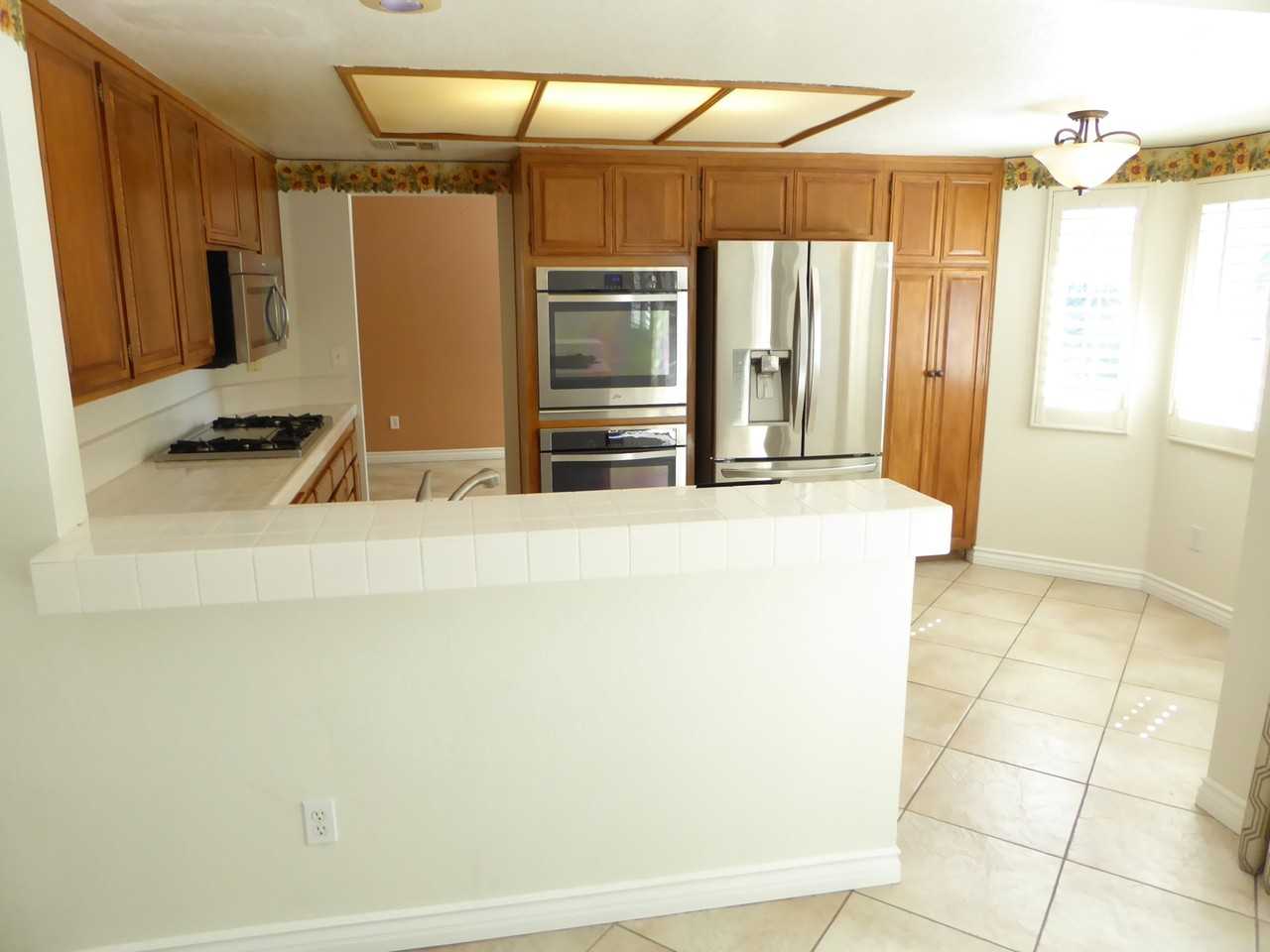 22010 Grovepark Dr - Photo 6 of 11