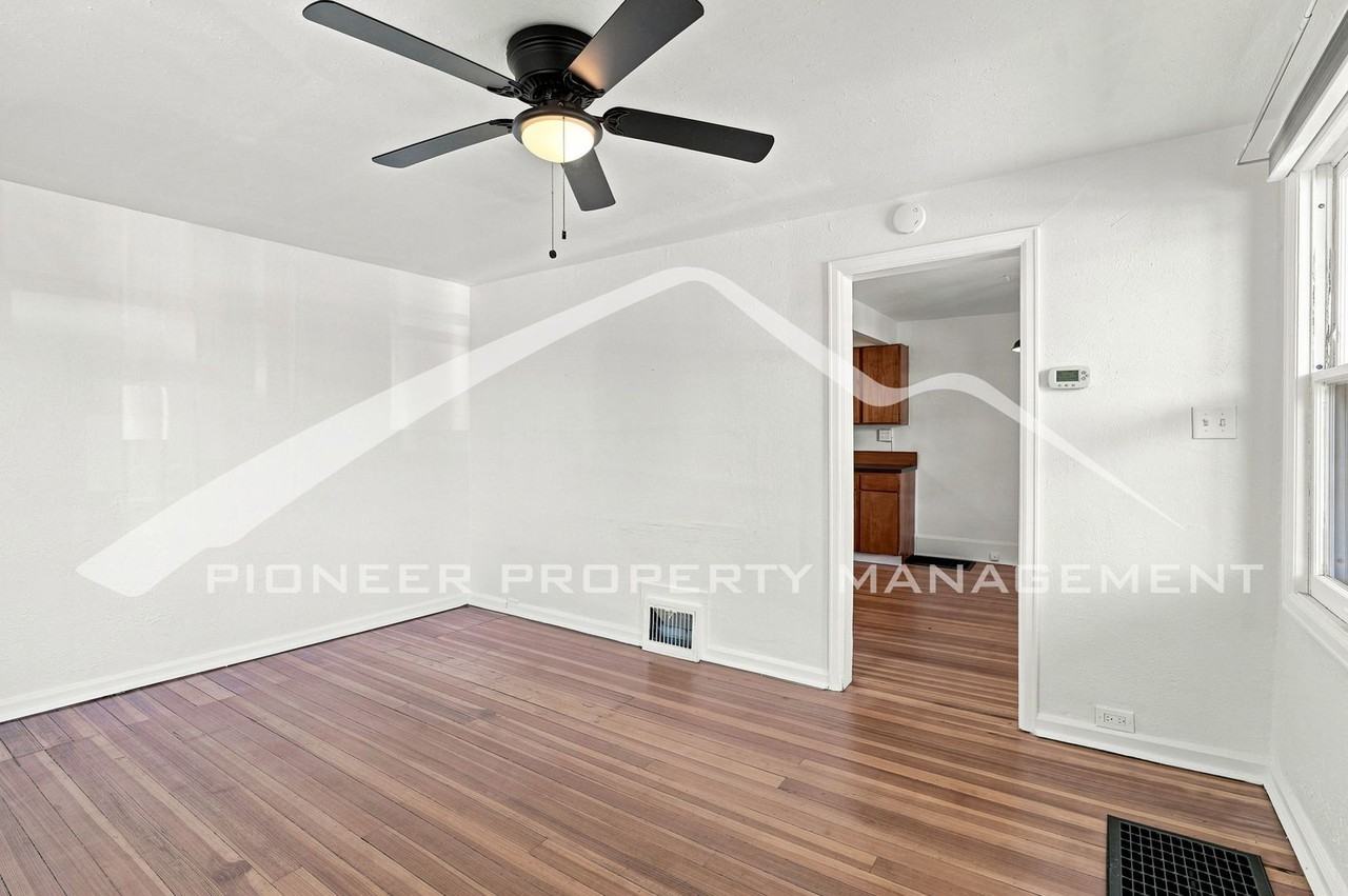 2503 Benton St - Photo 6 of 21