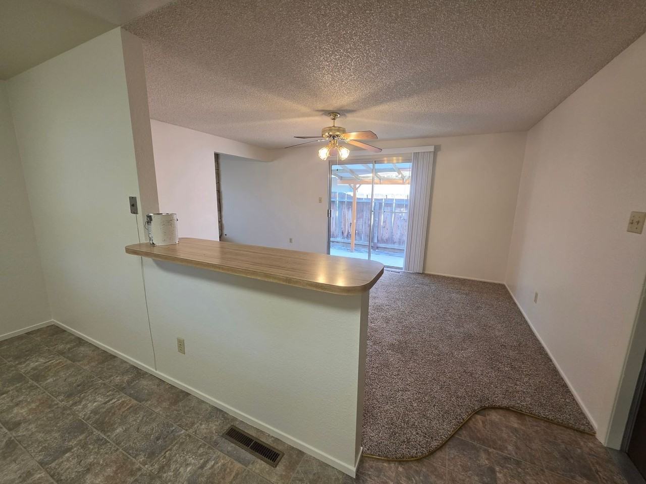 1301 Stonewall St - Photo 4 of 9