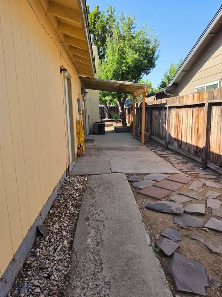 1301 Stonewall St - Photo 6 of 9