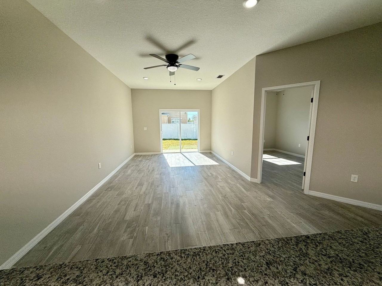 701 Camel Ct - Photo 5 of 16