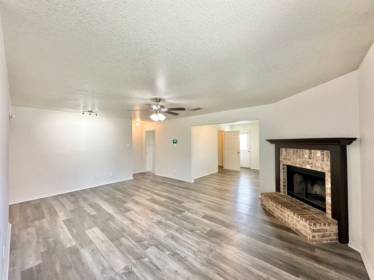 3900 Bolivar Dr - Photo 3 of 26