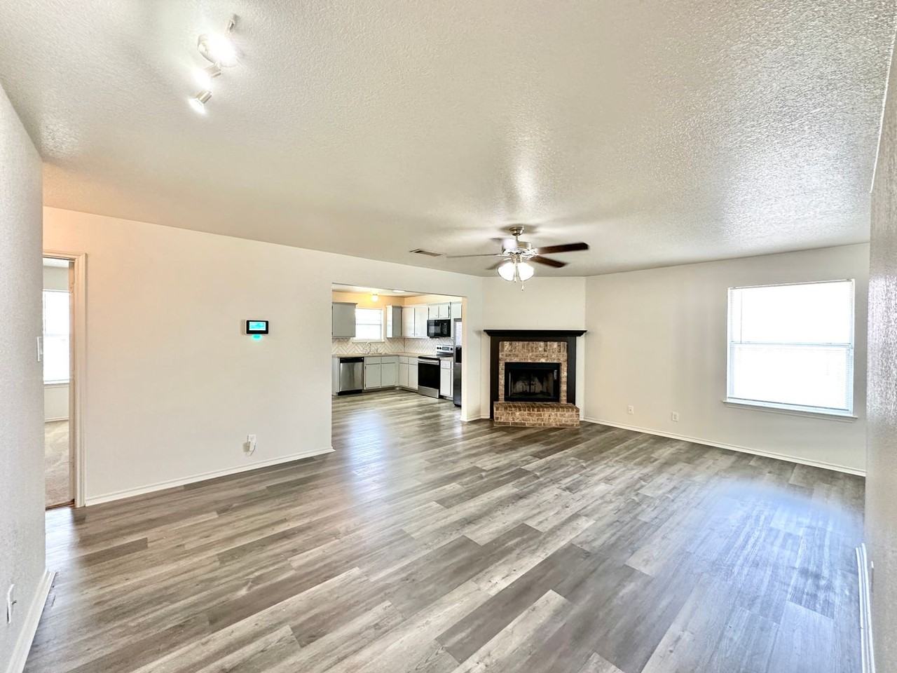 3900 Bolivar Dr - Photo 4 of 26