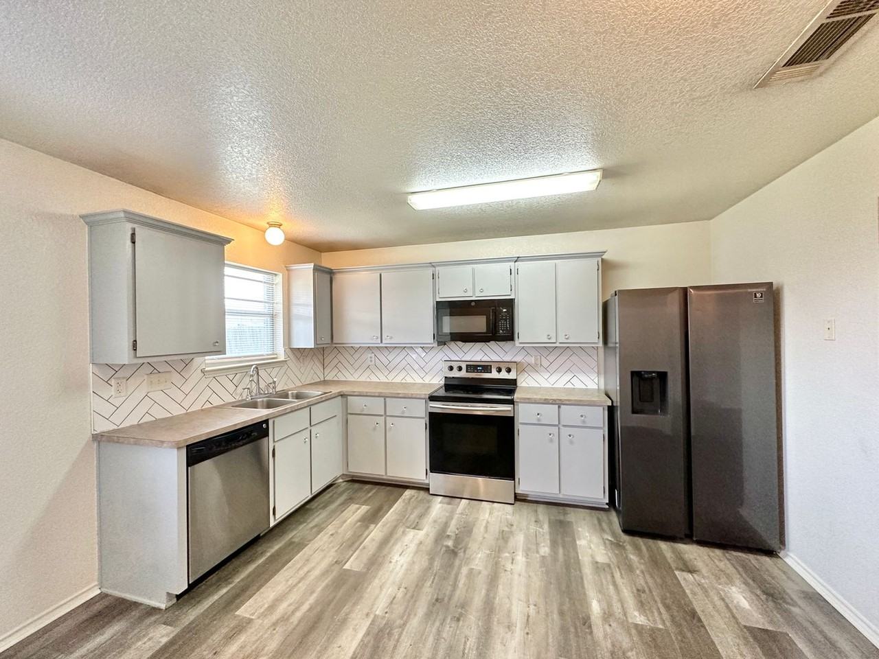 3900 Bolivar Dr - Photo 7 of 26