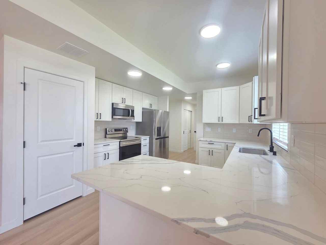 2011 W Walker Ave - Photo 2 of 41