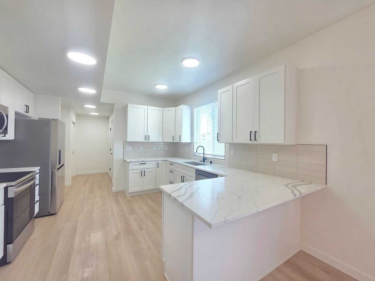 2011 W Walker Ave - Photo 5 of 41