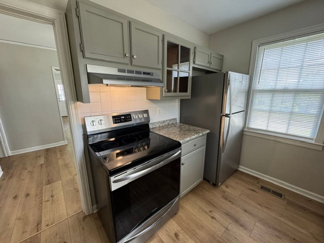 245 Beechwood Cir - Photo 5 of 12