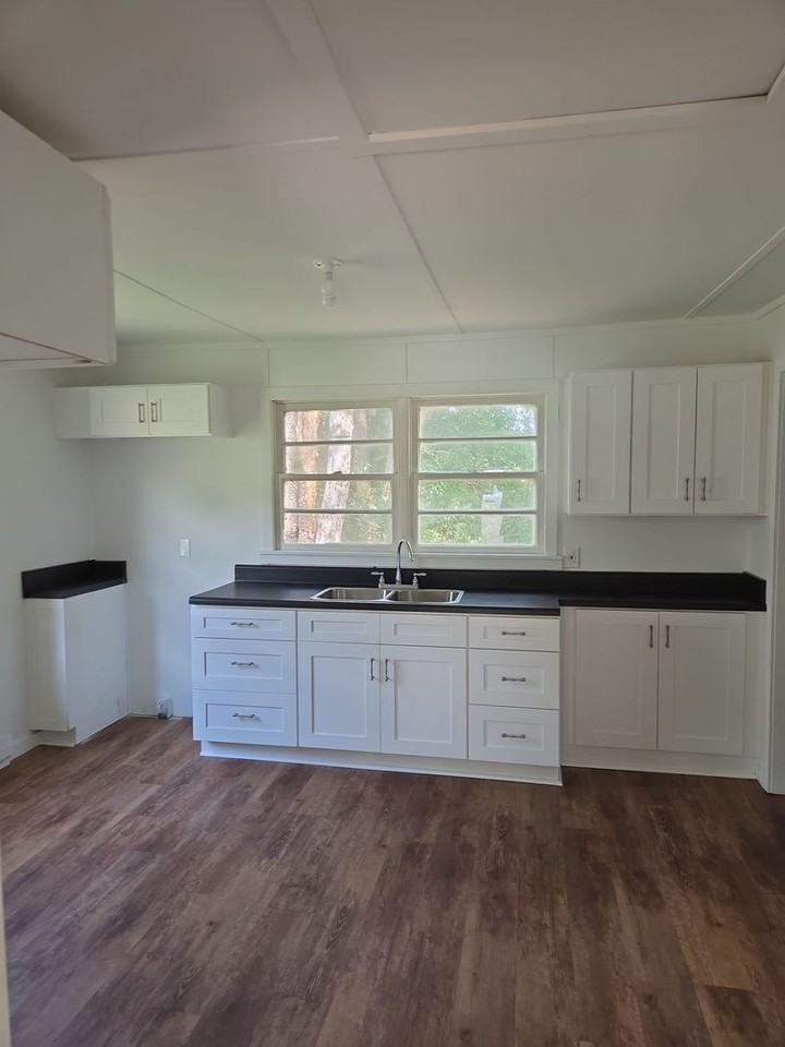 204 Thomas Ln - Photo 3 of 13