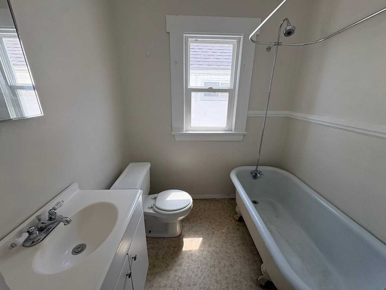 8410 Denison Ave - Photo 3 of 7
