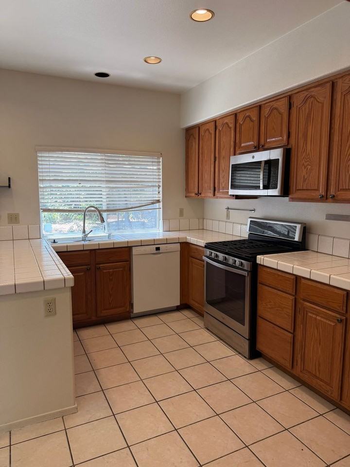 6416 Silver Hawk Way - Photo 4 of 15