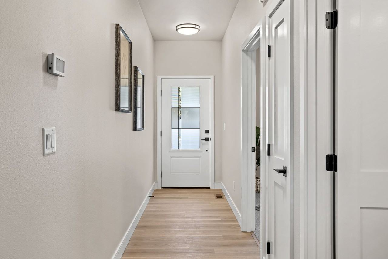 2515 S 47th Ave - Photo 2 of 24