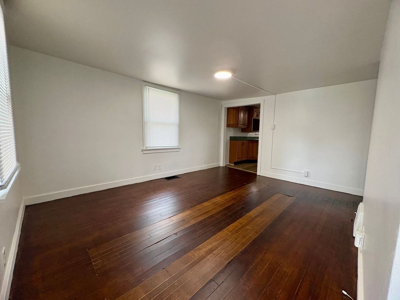 423 W Penn St - Photo 4 of 35