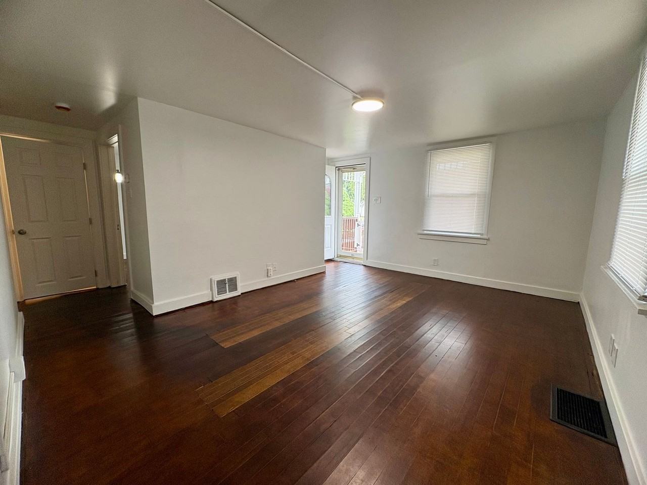 423 W Penn St - Photo 5 of 35