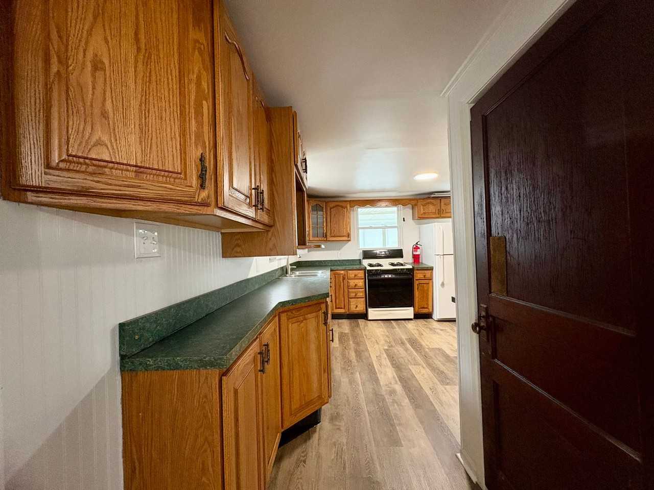 423 W Penn St - Photo 6 of 35