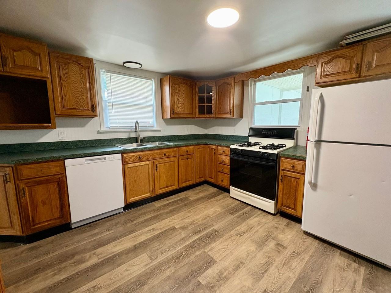 423 W Penn St - Photo 7 of 35