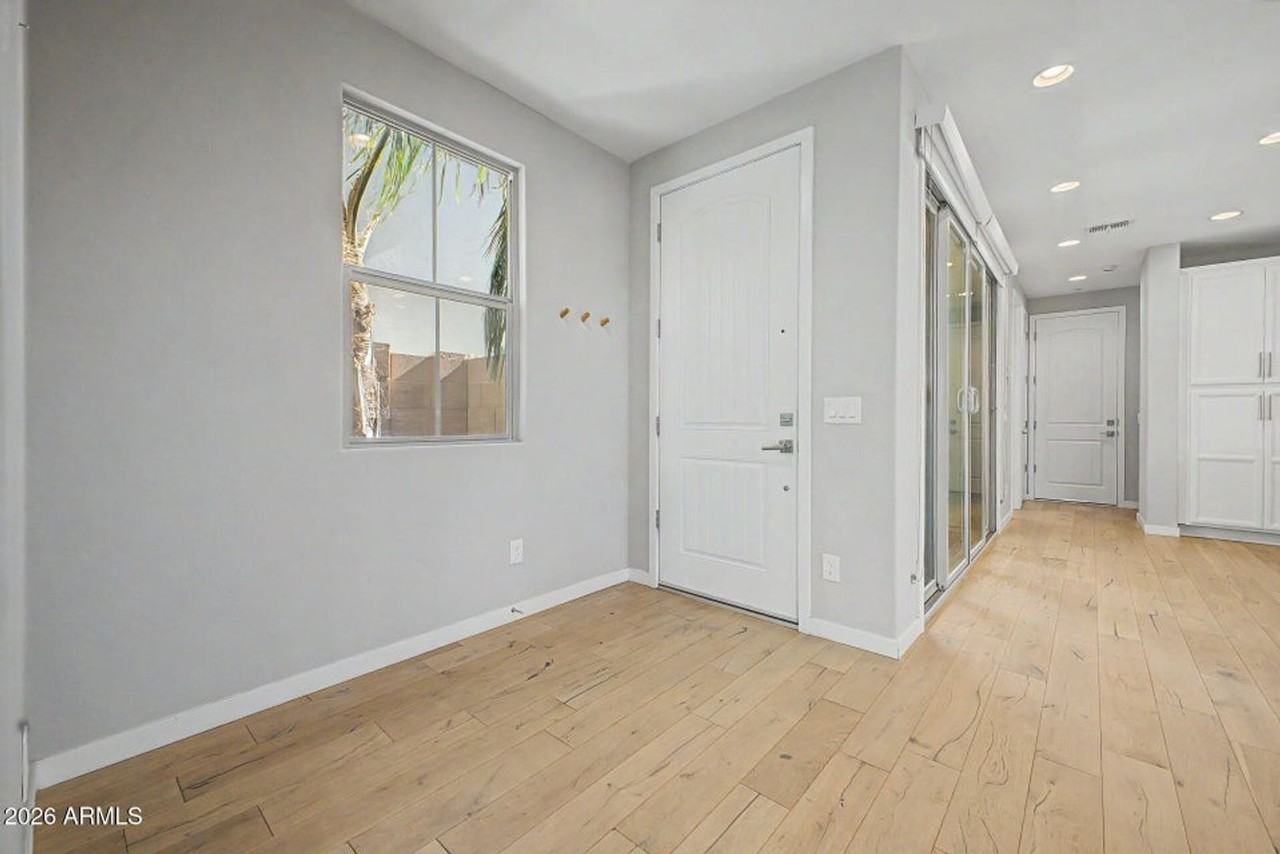 1941 S Wallrade Ln - Photo 3 of 39