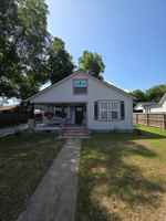 featured image of 105 Pecan St