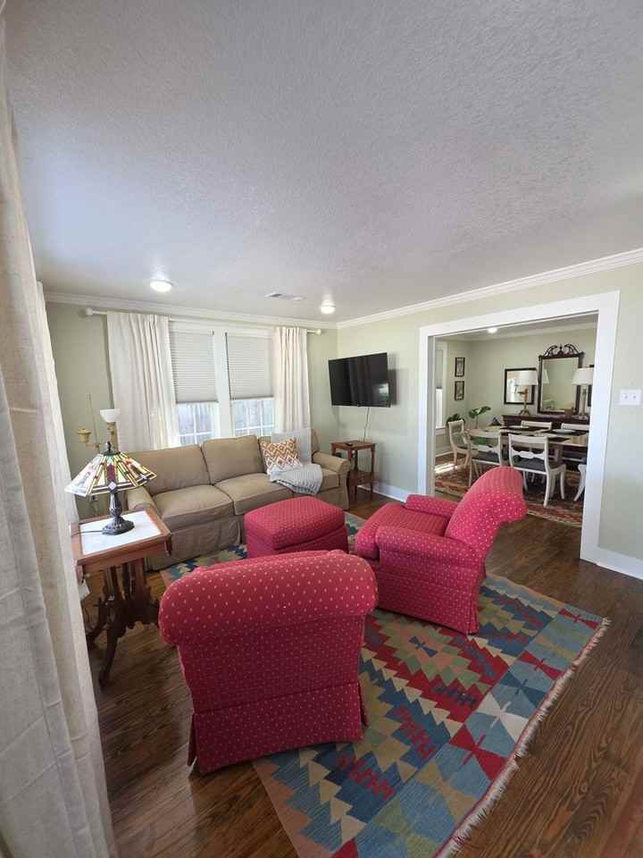 105 Pecan St - Photo 3 of 21