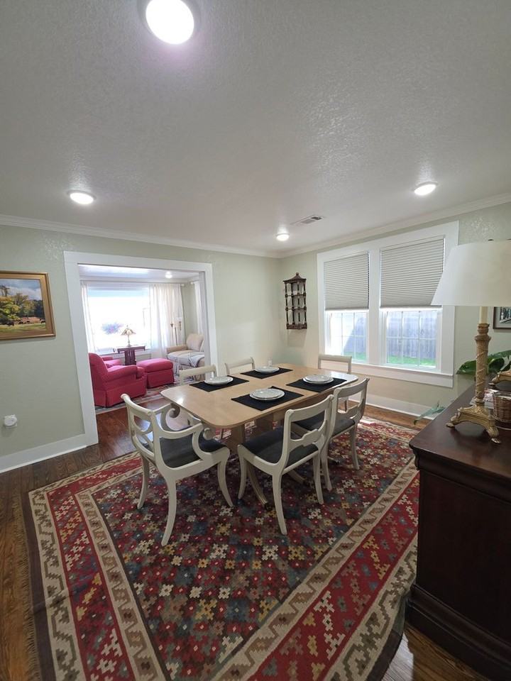 105 Pecan St - Photo 4 of 21