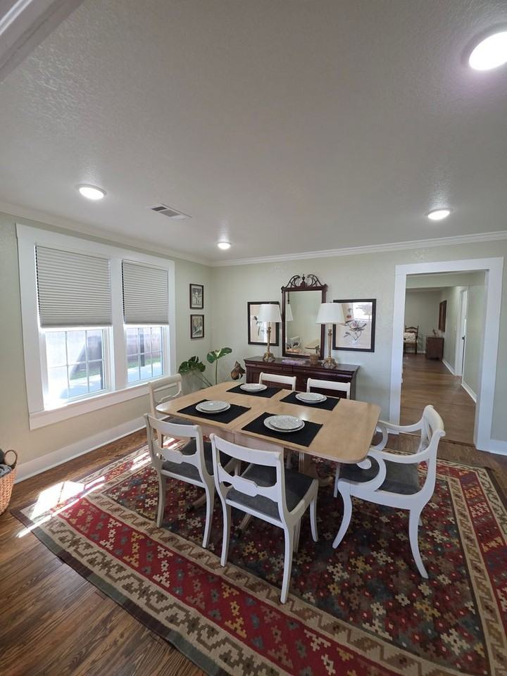 105 Pecan St - Photo 5 of 21