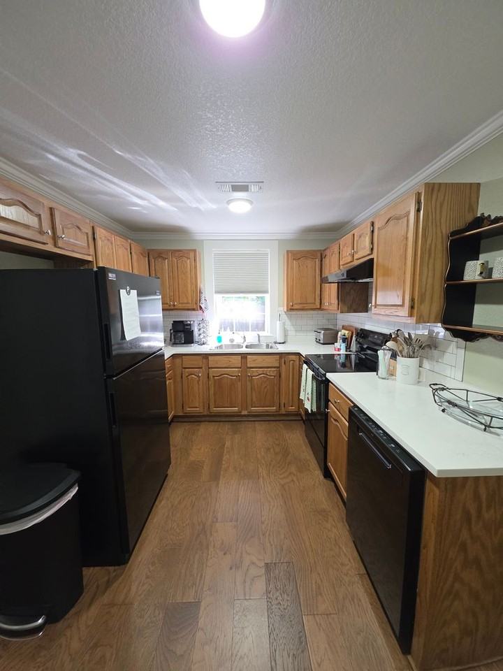 105 Pecan St - Photo 6 of 21