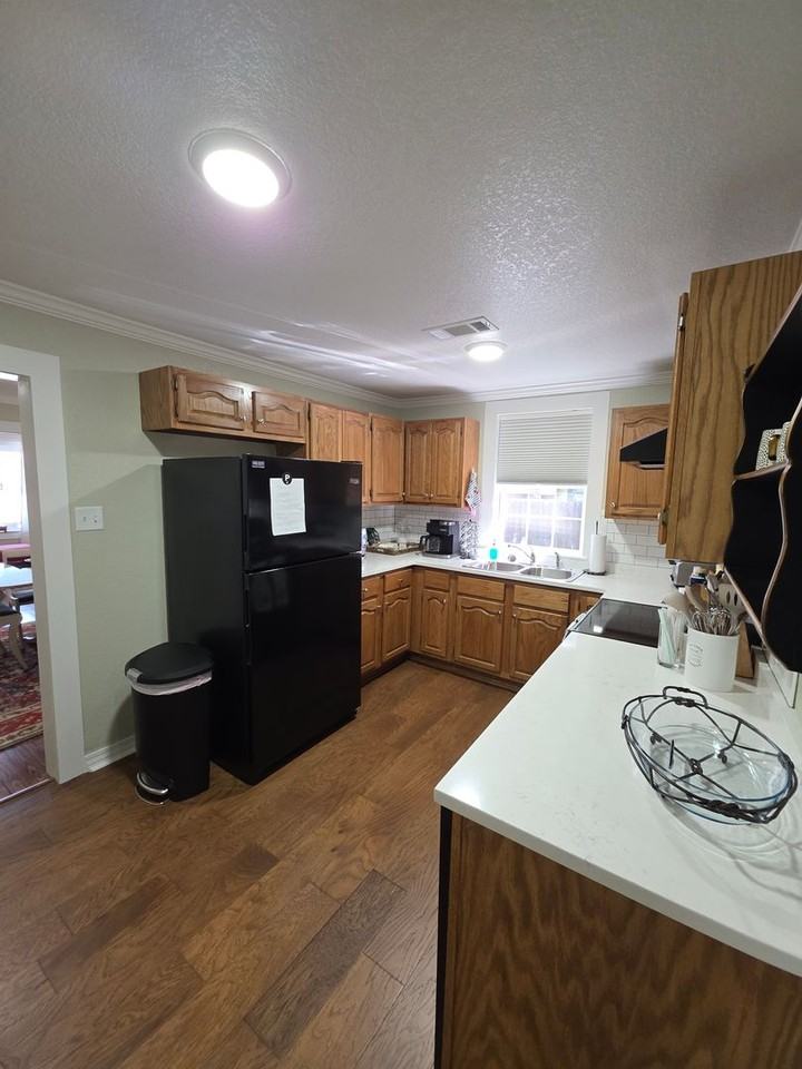105 Pecan St - Photo 7 of 21