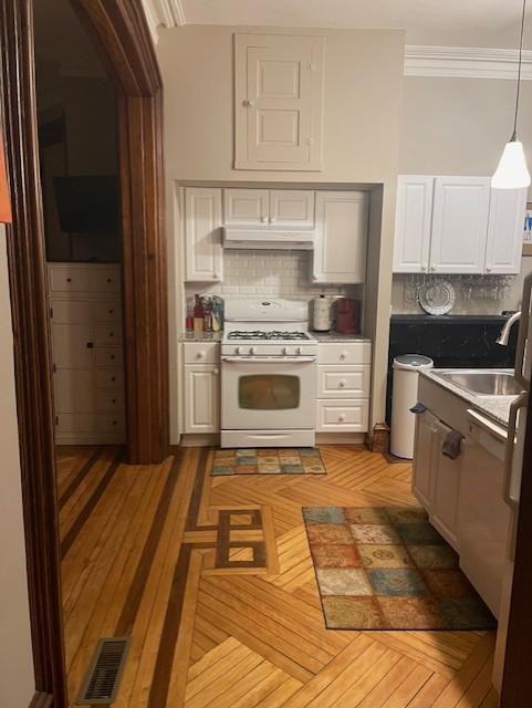 2612 Genesee St - Photo 3 of 9