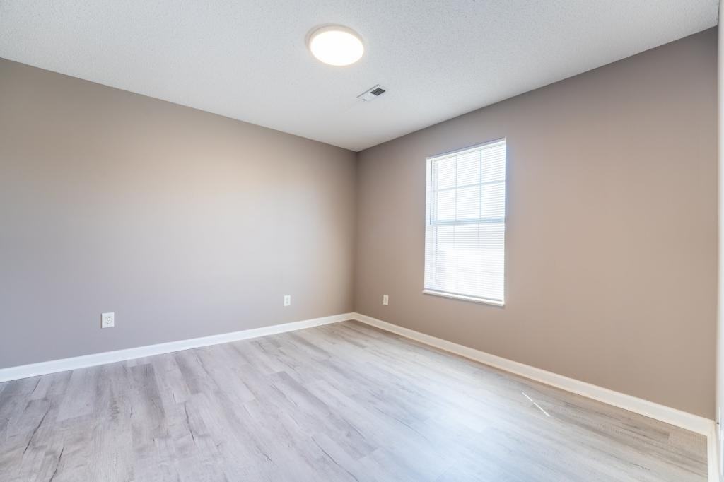 334 Hawthorne Oaks Way - Photo 3 of 31