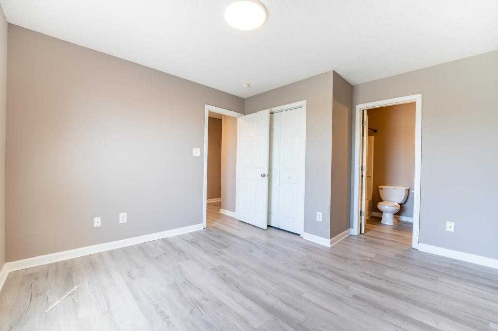 334 Hawthorne Oaks Way - Photo 4 of 31