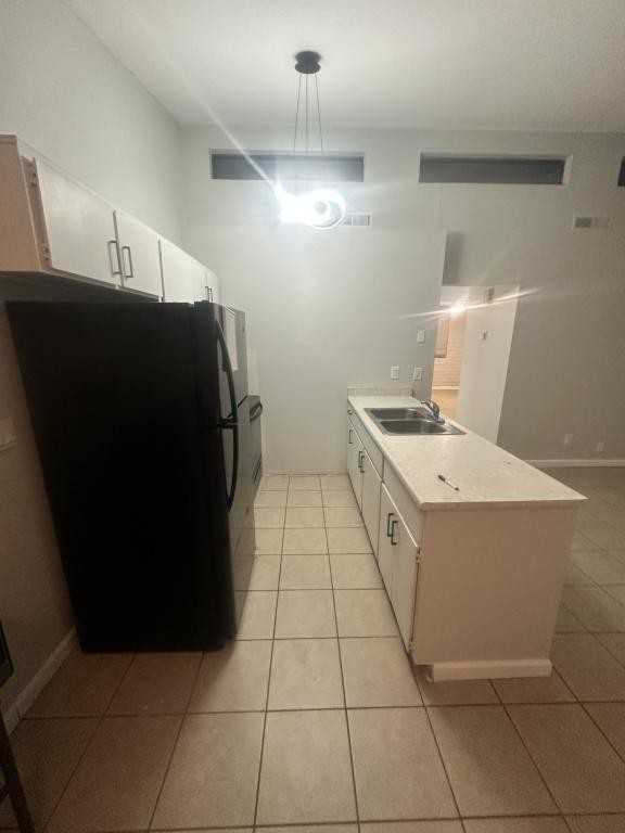 569 Campbell St - Photo 4 of 11