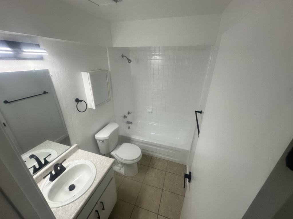 569 Campbell St - Photo 6 of 11