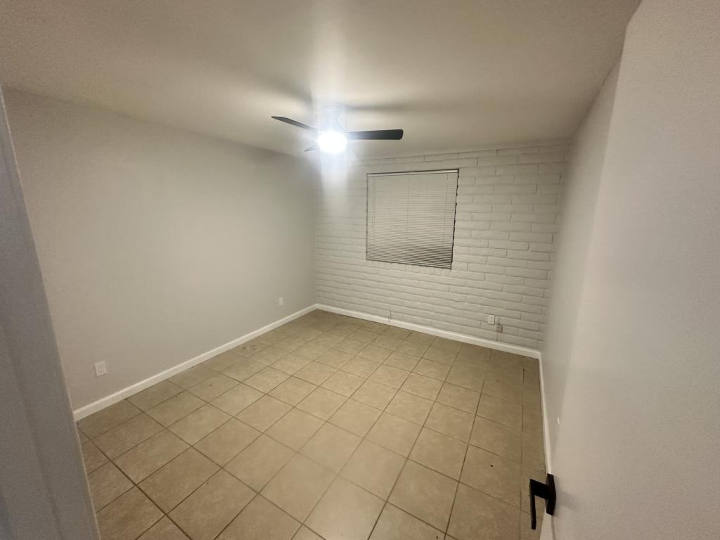 569 Campbell St - Photo 7 of 11