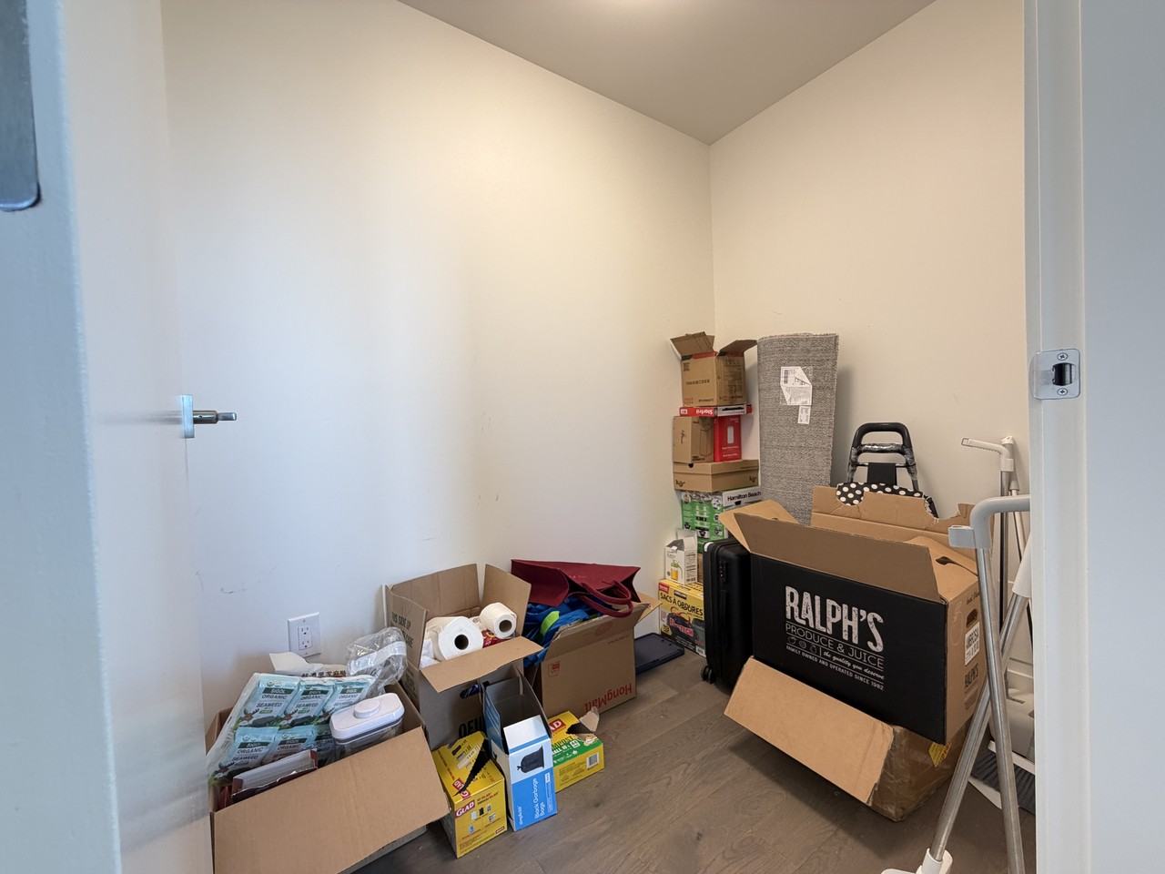 7777 Cambie Street #405 - Photo 6 of 18