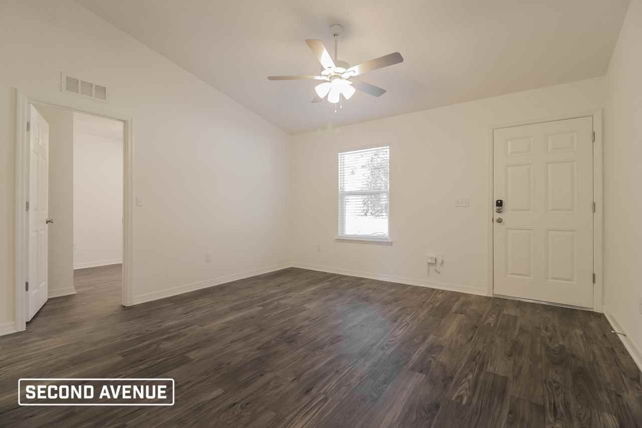 77 Locust Crse - Photo 4 of 17