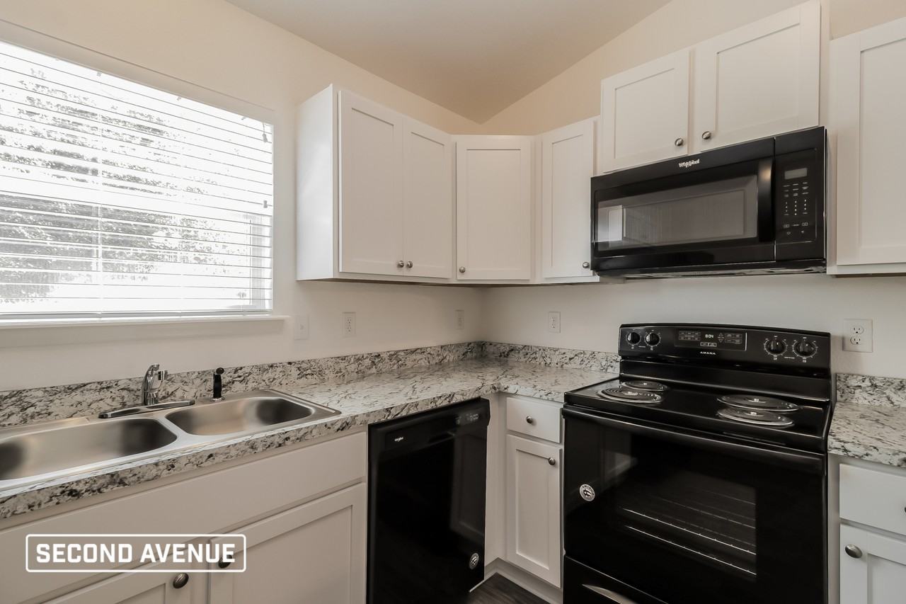 77 Locust Crse - Photo 5 of 17