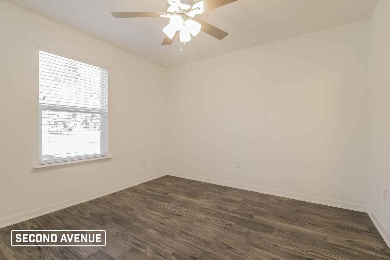 77 Locust Crse - Photo 6 of 17