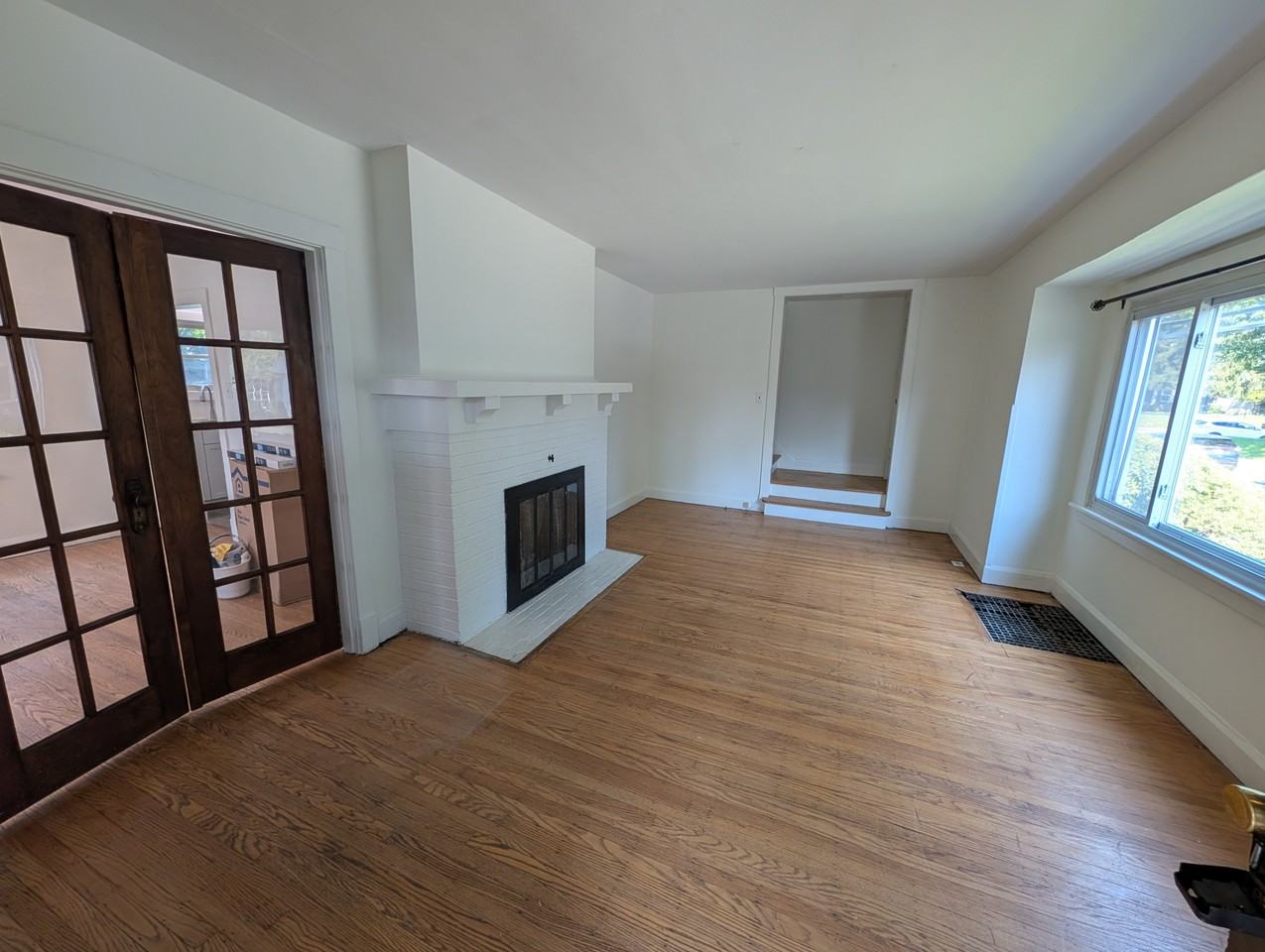 615 E 52nd St - Photo 2 of 11