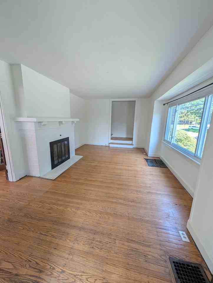 615 E 52nd St - Photo 3 of 11