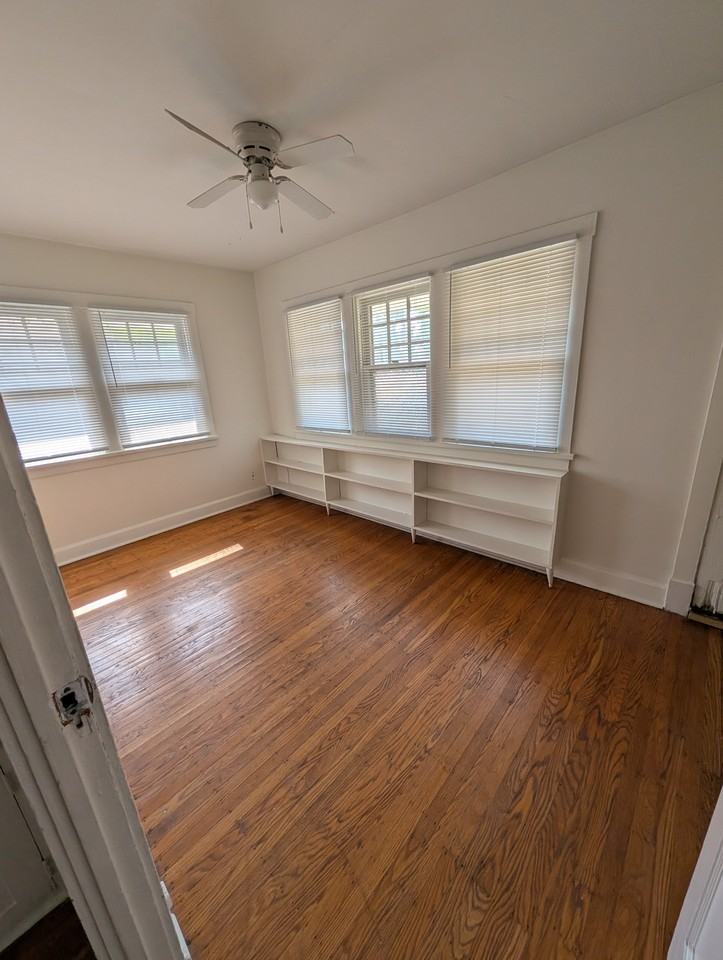 615 E 52nd St - Photo 7 of 11