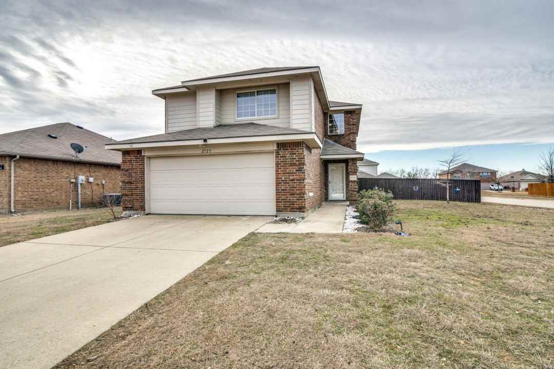 2725 Marsha Ln - Photo 3 of 25