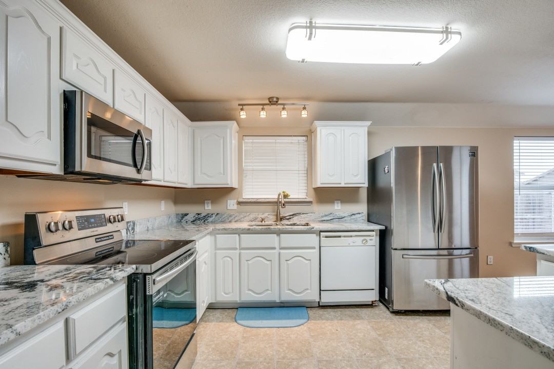 2725 Marsha Ln - Photo 6 of 25