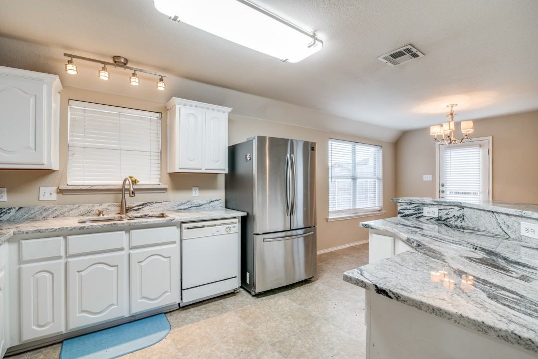 2725 Marsha Ln - Photo 7 of 25