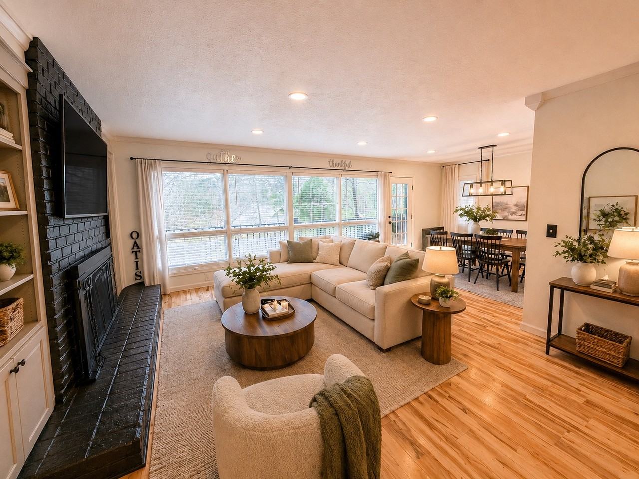 323 Forest Glen Rd - Photo 4 of 15