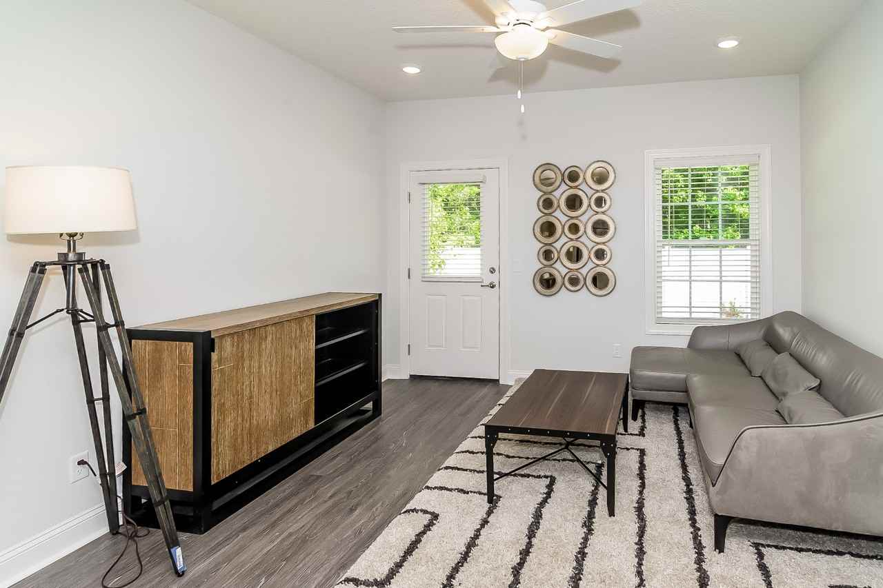 1138 Walker Point Way - Photo 5 of 33