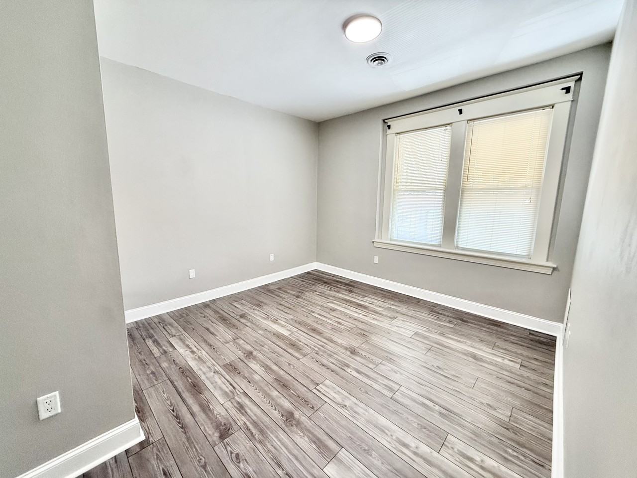 1736 Memorial Ave Sw #B - Photo 4 of 16