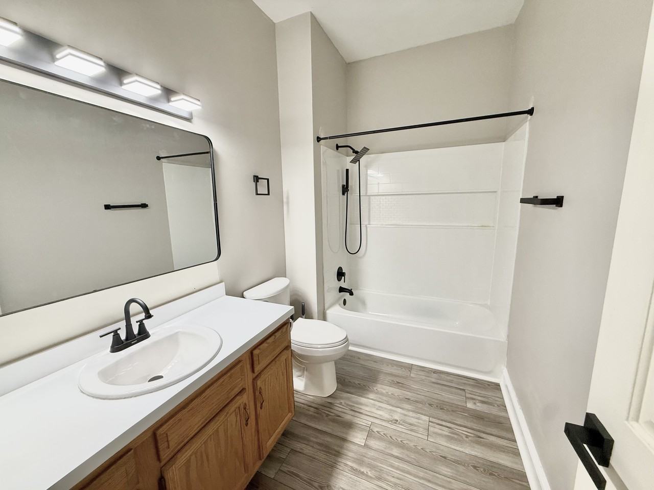1736 Memorial Ave Sw #B - Photo 6 of 16