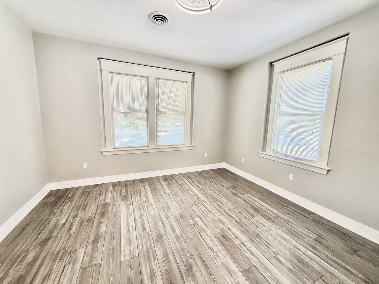 1736 Memorial Ave Sw #B - Photo 7 of 16