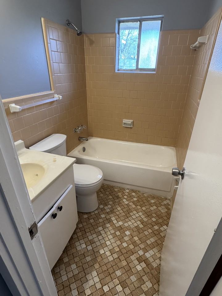 312 Upton Rd - Photo 2 of 12